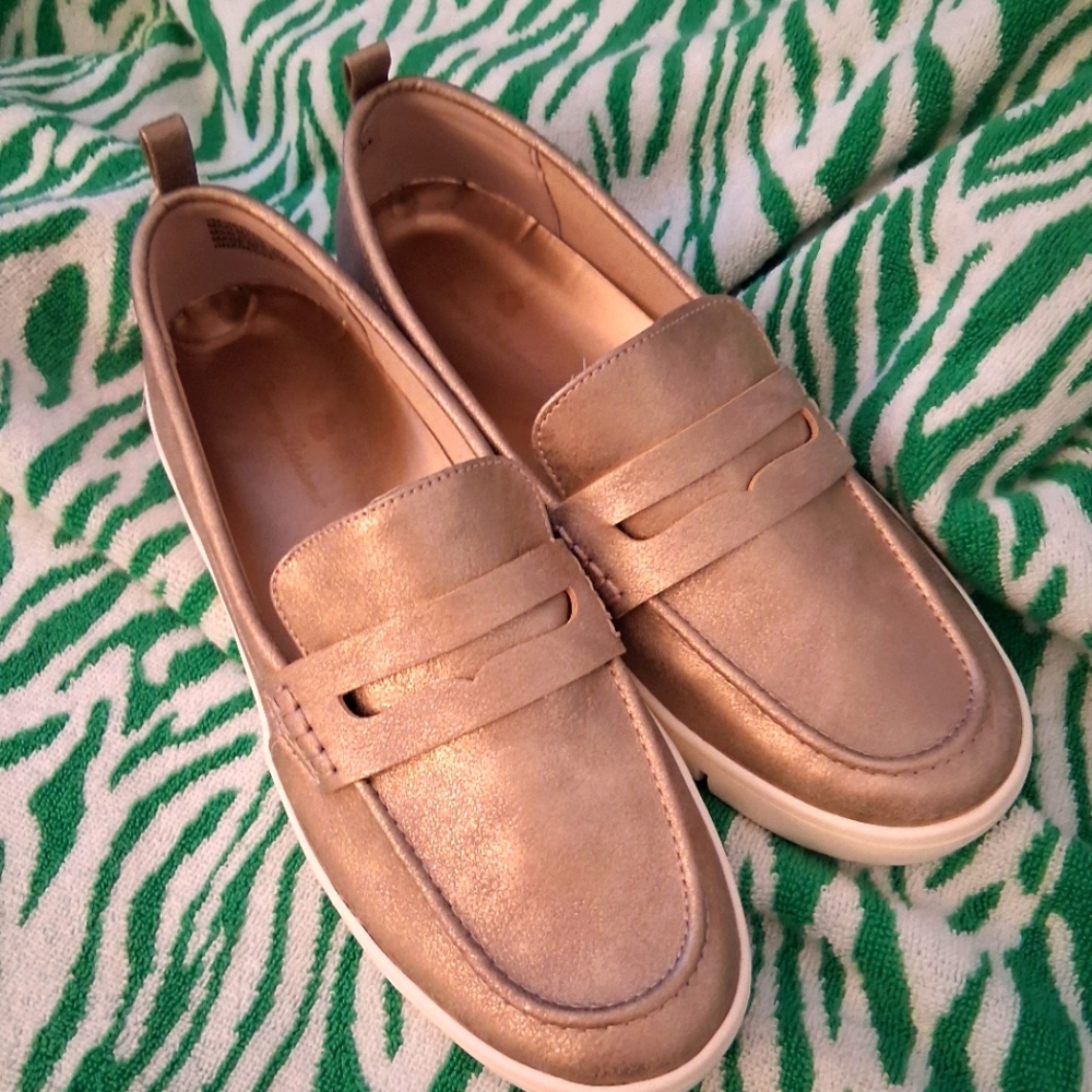 Tommy Bahama Woman's Loafer Shoe NWT Sz 9